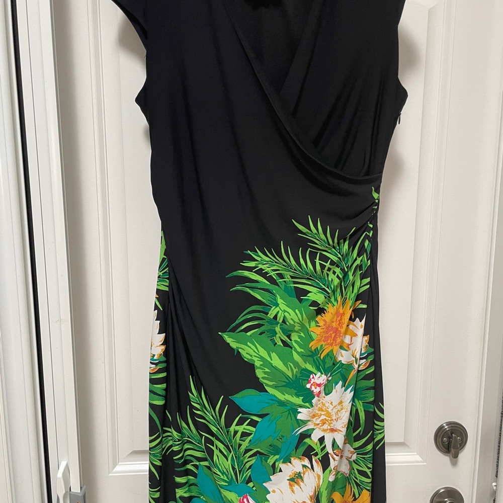 Peck & Peck, black dress with floral design. Size 14. 95% Polyester, 5% Spandex.